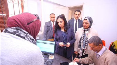 وزيرة التضامن الاجتماعي تجري جولة مفاجئة على عدد من الوحدات الاجتماعية بالقاهرة