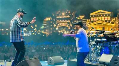 الجمهور يبحث في دبي عن سر فرقة ميامي بحفلهم في القرية العالمية بالتعاون مع روتانا