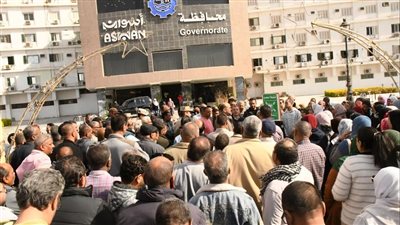 محافظ أسوان يتابع التجربة العملية لإخلاء مبنى الديوان العام كخطوة إد للتعامل مع المواقف الطارئة