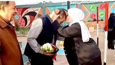 حب في حوش المدرسة| مشهد رومانسي بين «المدير والوكيلة».. والأبطال يكشفون لـ«الفجر» الأسباب