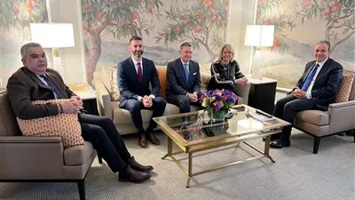 وزير الخارجية والهجرة يلتقي نائب رئيس مؤسسة 