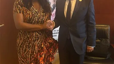 وزير الخارجية والهجرة يلتقي وزيرة الدولة للمنظمات الدولية الإكواتورية