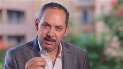 انقلاب سيارة الفنان كمال أبو رية في حادث مروري بمدينة 6 أكتوبر