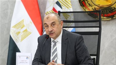 وزير قطاع الأعمال يجتمع برؤساء الشركات القابضة لمتابعة مشروعات التطوير والشراكة والاستثمار