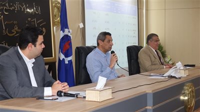 محافظ السويس يلتقي القيادات التنفيذية ويكرم متدربة الأكاديمية الوطنية للتدريب