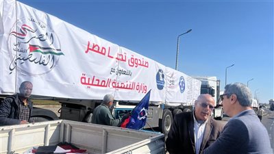 محافظ السويس يتابع إرسال قافلة الإغاثة لصالح الشعب الفلسطيني