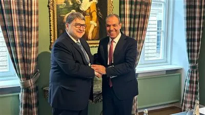 وزير الخارجية والهجرة يجتمع بوزير خارجية رومانيا