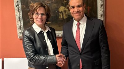 وزير الخارجية والهجرة يلتقي مفوضة البيئة والمياه والاقتصاد الدائري التنافسي الأوروبية 