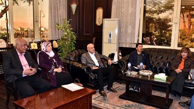 وزير الشباب ومحافظ الأقصر يجتمعان بأعضاء البرلمان لمناقشة سبل التنمية الرياضية