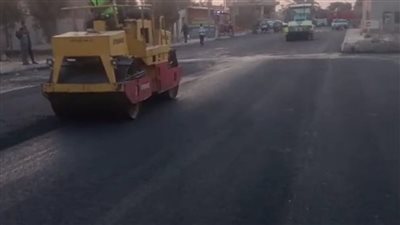 بطول 3 كم..بدء اعمال تطوير ورصف طريق الأوتوستراد بعرب أبو ساعد بالصف