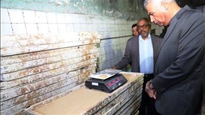 محافظ أسوان: مهلة 15 يوم لصاحب مخبز لتوفيق أوضاعه حفاظًا على الصحة العامة للمواطنين