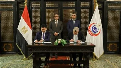 وزير الصحة يشهد توقيع بروتوكول لبدء نشاط أول مصنع لإنتاج أجهزة الموجات فوق الصوتية بمصر