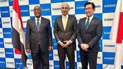 وزير التعليم يلتقي مسؤولي شركة 