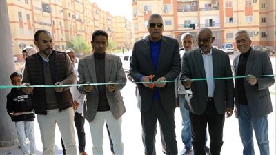 محافظ أسوان يفتتح معرض 