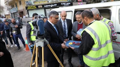 محافظ الجيزة يتفقد مركز معلومات شبكات المرافق للوقوف علي آليات العمل لتحقيق اقصى استفادة