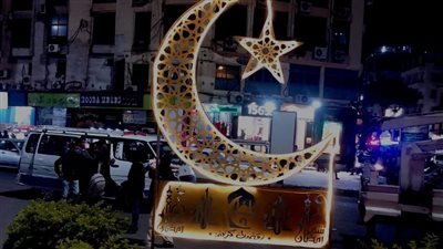 تزامنا مع اقتراب حلول شهر رمضان الكريم.. شوارع الأقصر تتزين وتتجمل بالفوانيس والنجوم والأَهِلَّة