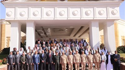 قيادة الجيش الثالث الميدانى تستقبل عددًا من شيوخ وعواقل القبائل وممثلى المجتمع المدنى بجنوب ووسط سيناء