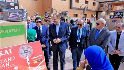 محافظ سوهاج: يسلم 14 جهاز عروس للفتيات بالتعاون مع مؤسسة مصر الخير