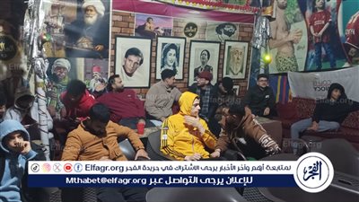 أهالى قرية نجريج مسقط رأس الاعب محمد صلاح يتابعون مباراة ليفربول ومانشستر سيتي (صور)