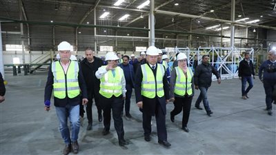  الفريق كامل الوزير يفتتح مصنع متخصص في الأعشاب المجففة وخط إنتاج مواسير العزل من الصوف الزجاجي