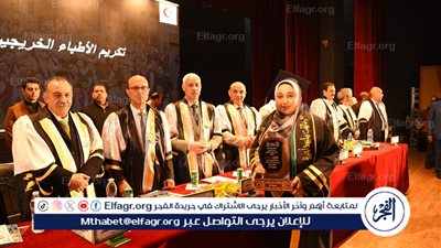 محافظ أسيوط ورئيس الجامعة يشهدان حفل تخرج الدفعة الـ58 لكلية الطب