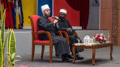 وزير الأوقاف يلتقي قيادات الشرطة الماليزية ويلقي محاضرة بأكاديمية الشرطة الملكية