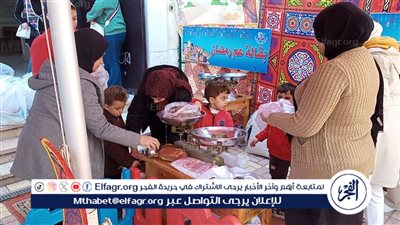 أولياء أمور بدمنهور يشاركون أبنائهم في تجهيز شنط وكراتين رمضان بالبحيرة (فيديو وصور)