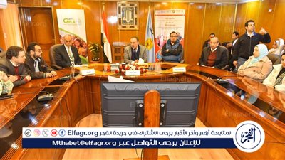 محافظ أسيوط يلتقي 165 شابًا وفتاة خريجي مشروع رؤية للتمكين الشامل 