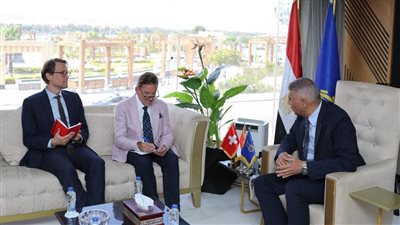 لقاء محافظ اسوان بالسفير دولة سويسرا لبحث إستكمال المشروع السويسرى لدعم مياه الشرب