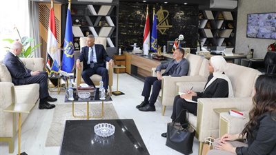 السفير الأسترالي يزور أسوان ويلتقي بمحافظ أسوان