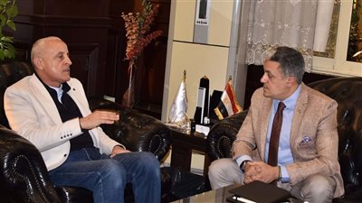 صور.. محافظ الأقصر يناقش أعمال مشروع الدعم الفني لوزارة التنمية المحلية