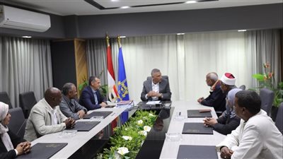 محافظ أسوان يلتقي الاتحاد النوعي للجمعيات النوبية