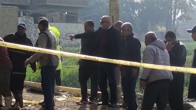 محافظ الأقصر يتابع ميدانيا أعمال إصلاح كسر خط الصرف الصحي بالحبيل