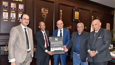 محافظ الأقصر يشيد بدور البنك الزراعي في دعم الأسر المستحقة بـ 350 ألف جنيه في رمضان