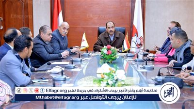 محافظ سوهاج يلتقي شباب رواد الأعمال لدعم الابتكار والتنمية