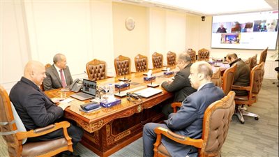 وزير الصناعة يبحث تدعيم التعاون مع ايطاليا في مجالات النقل 