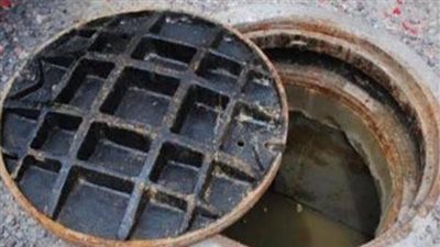 كانو هيروحو فيها..إصابة شخصين بحالة اختناق أثناء تطهير بئر صرف صحى بسوهاج