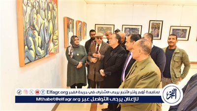 محافظ أسيوط يتفقد معرض لوحات فنية للفنان التشكيلي سعد زغلول بقصر الثقافة 