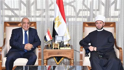 وزير الأوقاف يستقبل وزير الكهرباء والطاقة المتجددة بمقر الوزارة بالعاصمة الإدارية الجديدة