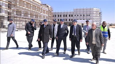 رئيس جامعة القاهرة يتفقد تنفيذ أكبر مجمع طبي للأطفال بـ6 أكتوبر.