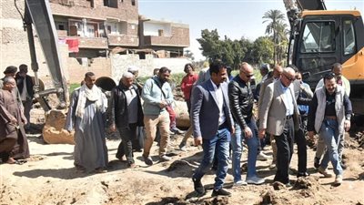 محافظ الأقصر يُحيل ملف أزمة انقطاع مياه الشرب للتحقيق ومحاسبة المقصرين وتكريم عمال إصلاح خط الصرف 