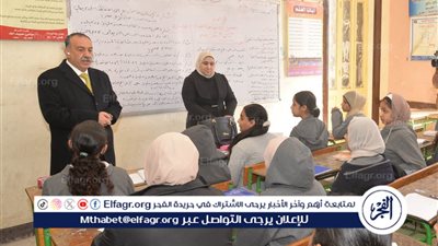خلال تفقده مدرسة أم المؤمنين الإعدادية..محافظ أسيوط يوجه بمتابعة مجموعات التقوية المجانية للطلاب