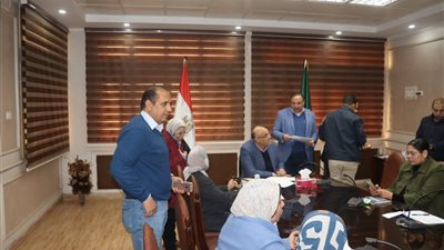 خلال لقاء المواطنين.. محافظ القليوبية يوجه بحملات مكثفة على بيع الألعاب النارية