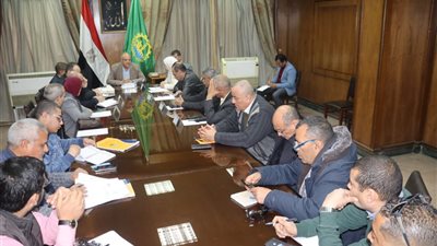محافظ القليوبية يعقد اجتماعا بمسؤولي شركه المقاولون العرب بشبرا الخيمة