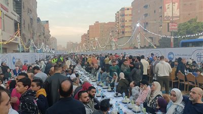 بحضور 12 ألف مواطن.. تنظيم أكبر مائدة إفطار مجمع بالخصوص