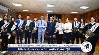 تفاصيل لقاء رئيس جامعة أسيوط الطلاب الفائزين بكأس العباقرة للعام الثاني على التوالي