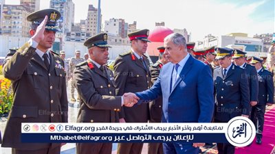  يوم الشهيد والمحارب القديم.. محافظ الإسكندرية يشهد مراسم وضع إكليل من الزهور على النصب التذكاري للشهداء بميدان محطة مصر