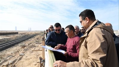 وزير الإسكان يتفقد مشروع 