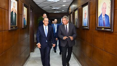 وزير الخارجية والهجرة يلتقي رئيس المجلس الأعلى للإعلام ورئيس الهيئة الوطنية للإعلام