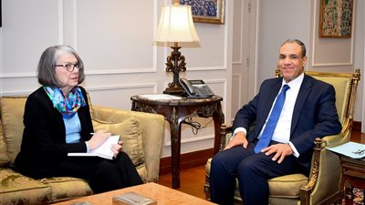 وزير الخارجية والهجرة يستقبل رئيسة الاتحاد الدولي لجمعيات الهلال والصليب الأحمر